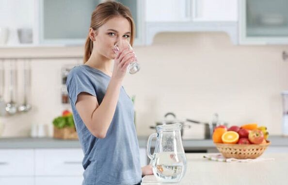 Drink water before meals to lose weight with a lazy diet